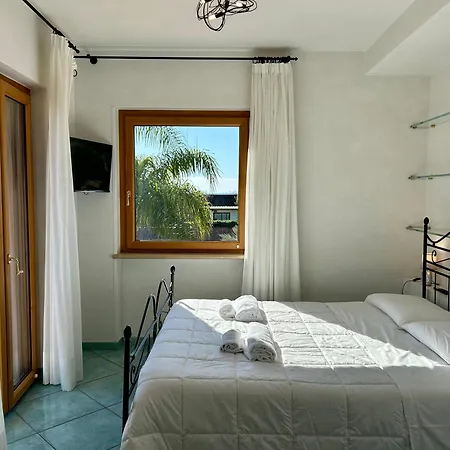 Pensión Paradise Palmera 4*